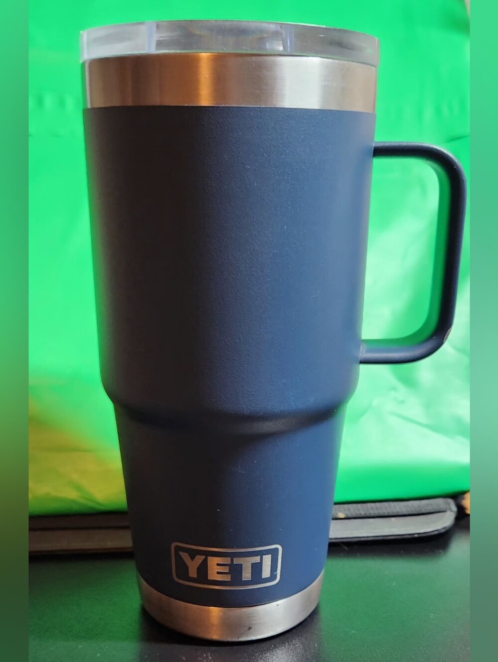 YETI Rambler 20 oz Travel Mug In Navy Blue (READ)